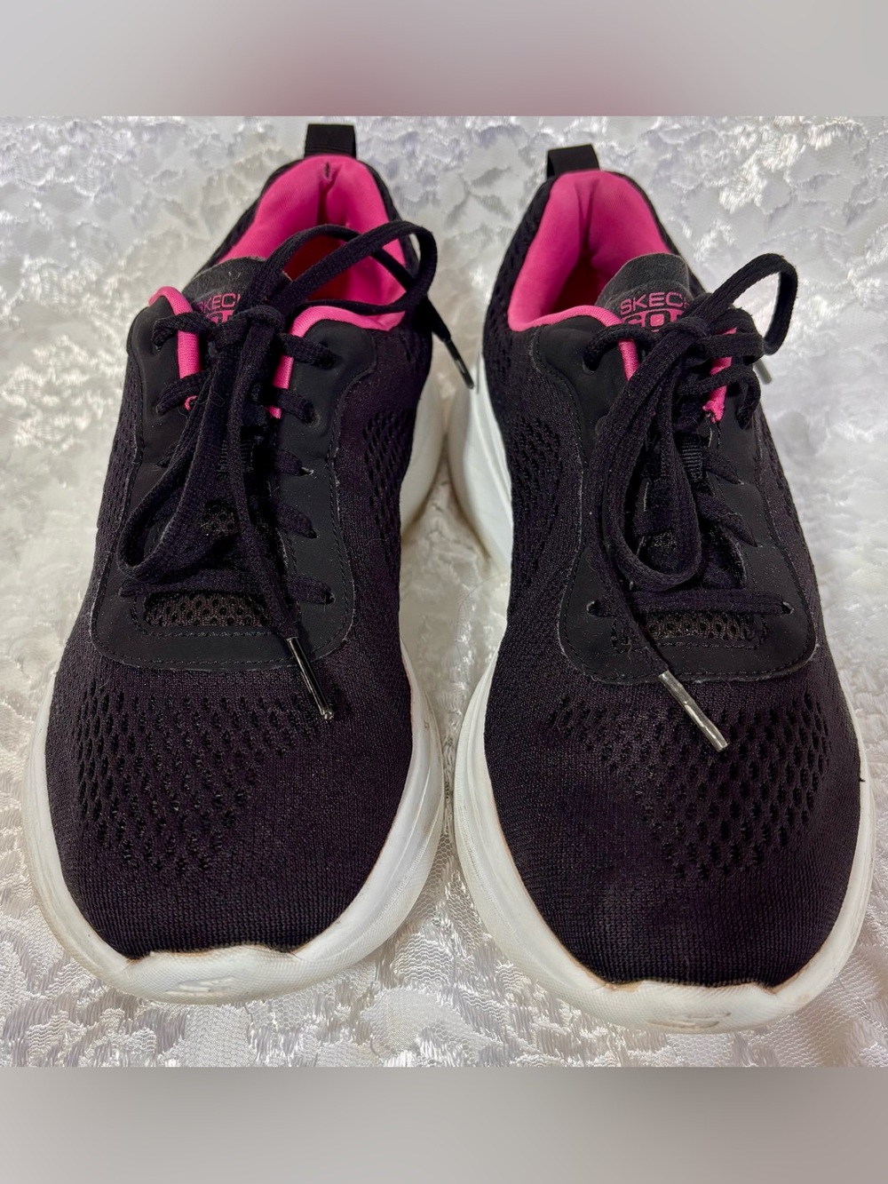 👟 Skechers Go Run Black and Pink Tennis Shoes